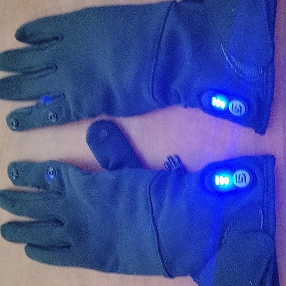 Heated Glove With Touchscreen Capable New - Picture 13 of 16